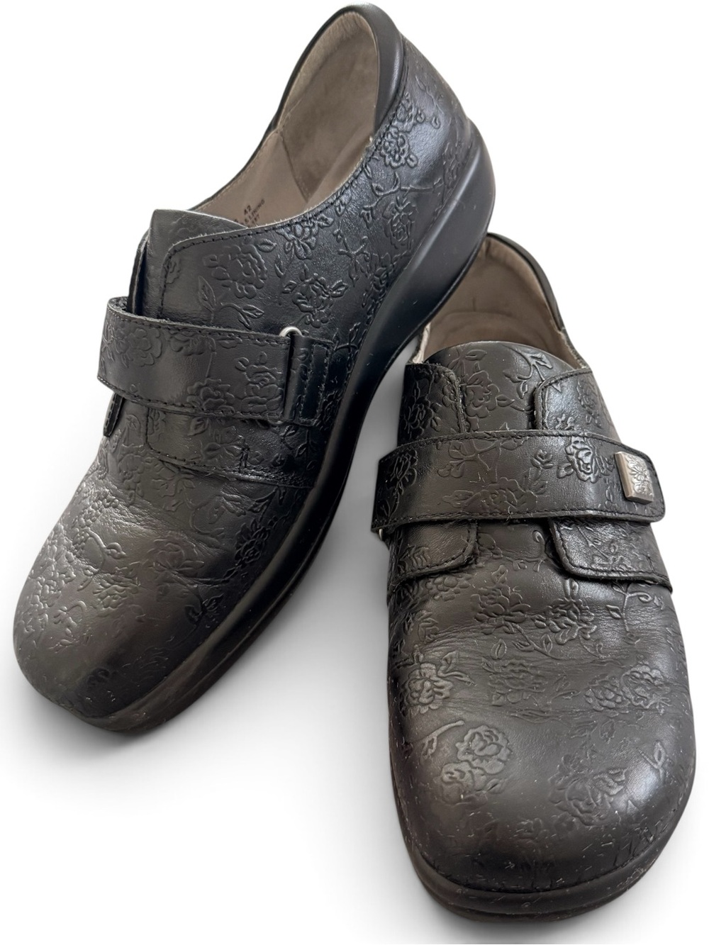 Alegria Women's Joleen Embossed Leather Floral Slip-On Clog Black Size 42 US 11